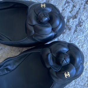 Chanel camellia ballet black flats 36.5 no scratches no scuffs